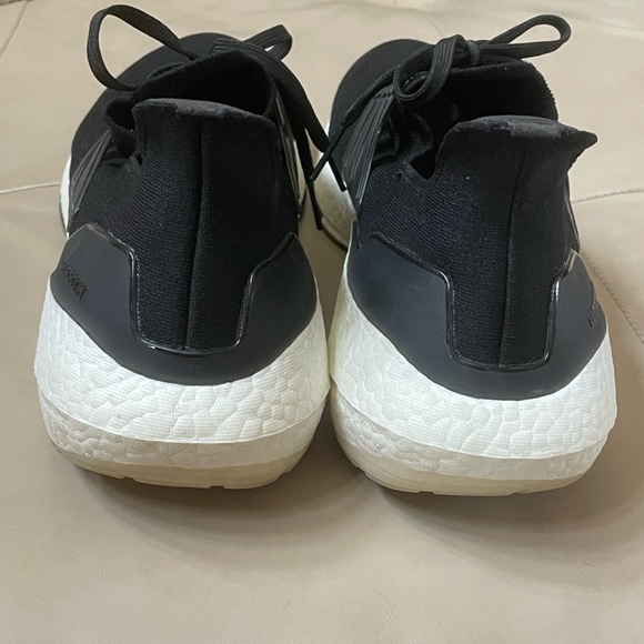 Men's Adidas Utraboost Light Running Shoe, Prime-blue on insole, Black, US 15 - Picture 7 of 11